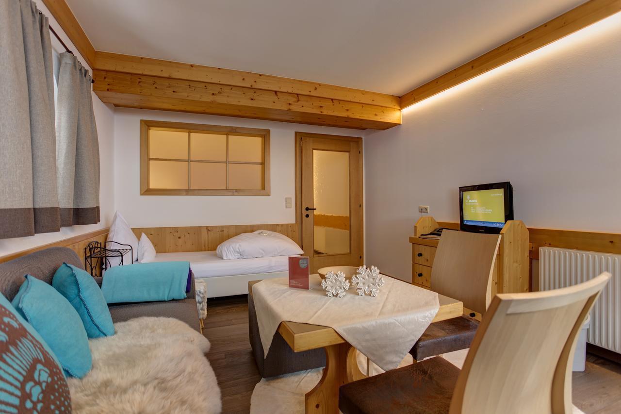 Am Dorfplatz Suites - Adults Only Sankt Anton am Arlberg Exterior foto
