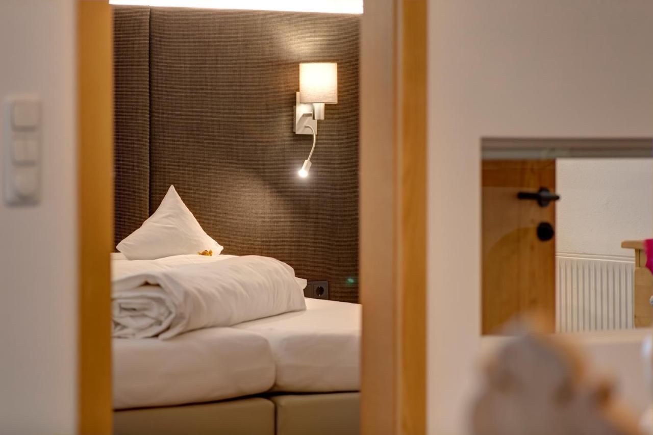 Am Dorfplatz Suites - Adults Only Sankt Anton am Arlberg Exterior foto